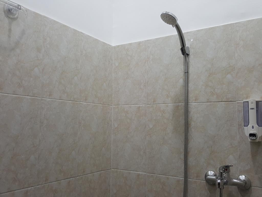 Mador Malang Dorm Hostel Dış mekan fotoğraf